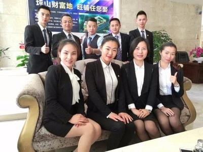 月入過萬卻飽受爭(zhēng)議 職業(yè)中介服務(wù)背后的輿論困境